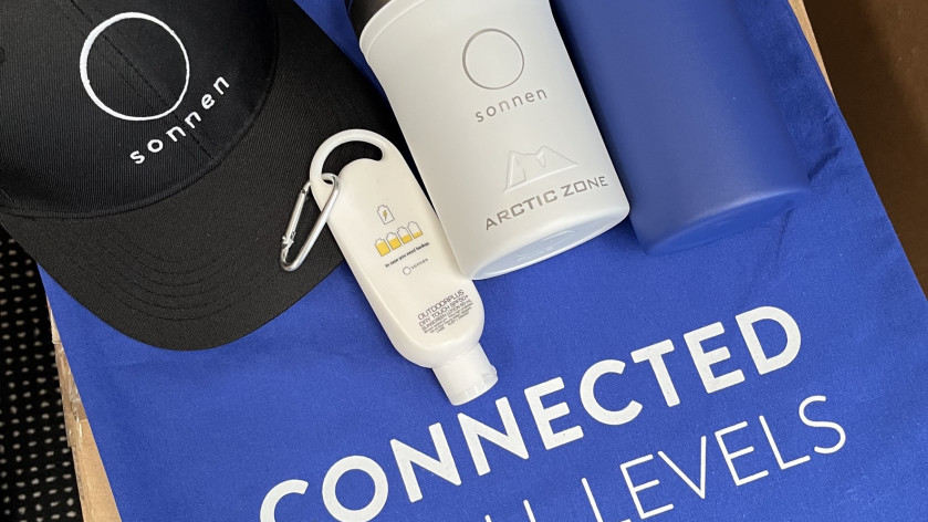 sonnen branded hat, bottles, sunscreen on blue totebag
