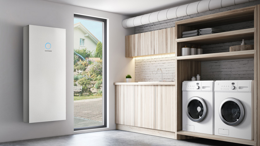 sonnenBatteria in un ripostiglio con vista sul giardino.