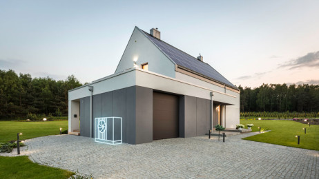 Haus mit Wärmepumpe und Stromspeicher