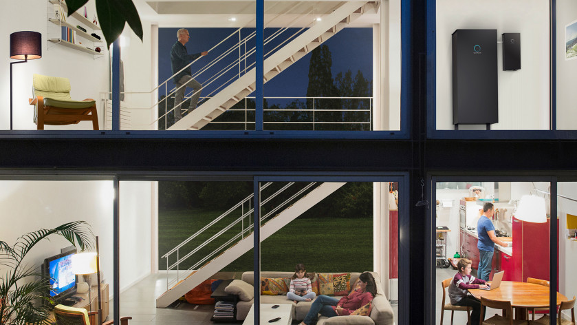 sonnenBatterie 10 performance Dom w nocy