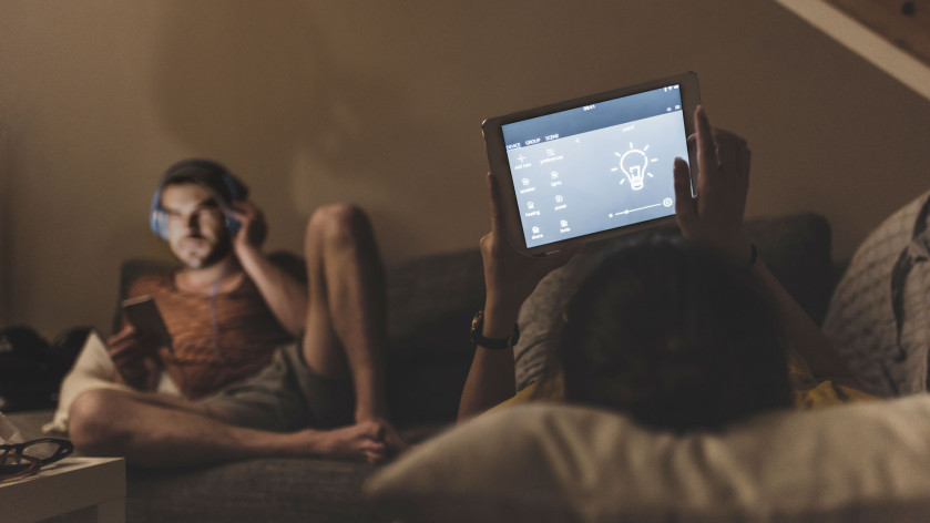 Tablet-Couch_musik_SmartHome