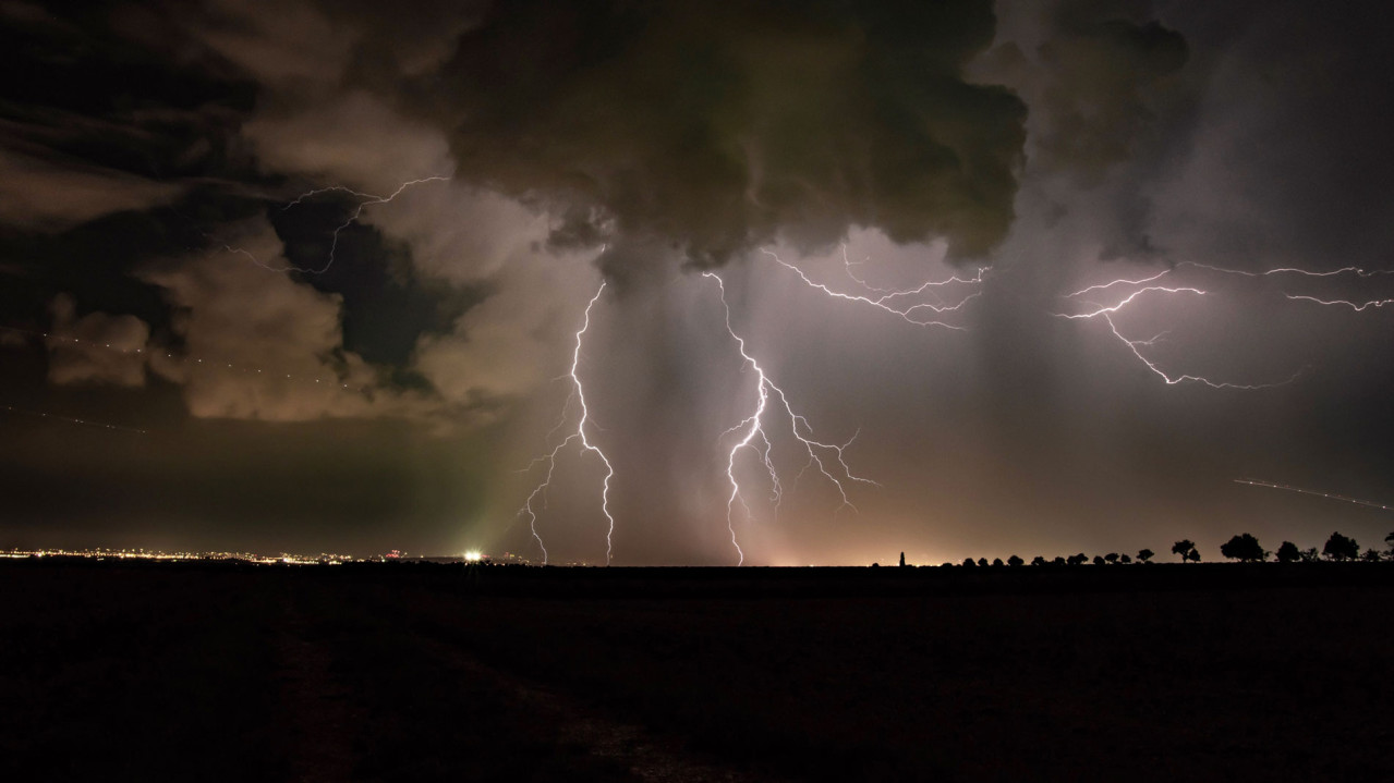 AUS-Blogimages-lightening-storm-rain